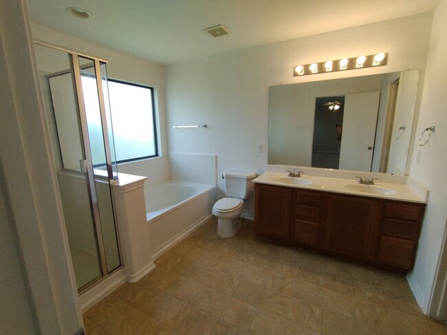Building Photo - 2200 Weiss Ln