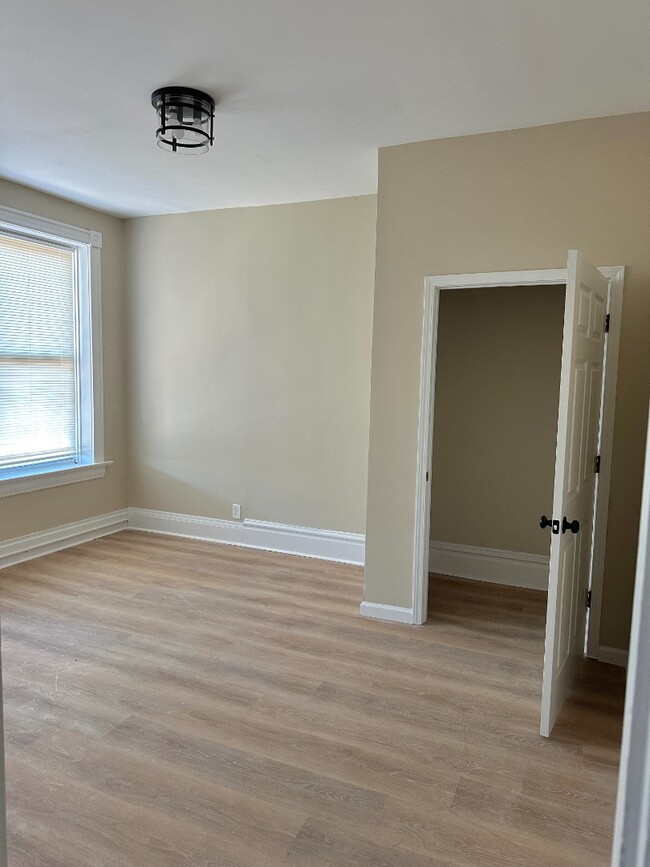 Building Photo - 2 Bed/1 bath for rent in South City - $995...