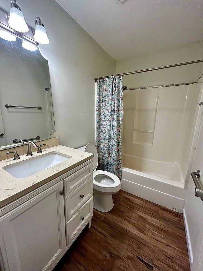 Building Photo - 2 Bedroom Home Outside Walhalla City Limits