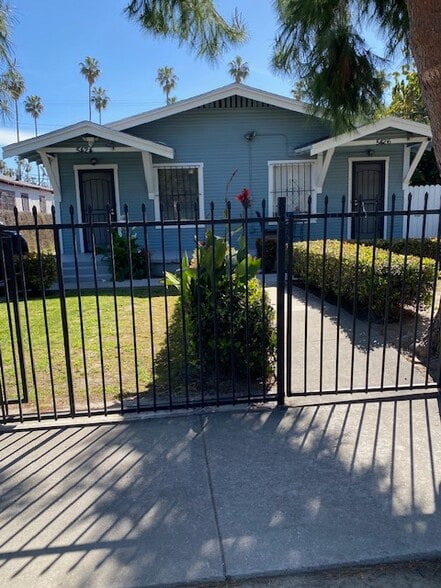 Front View - 5426 S Van Ness Ave