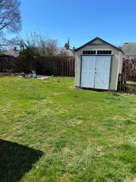 Building Photo - 216 Clymer Ave