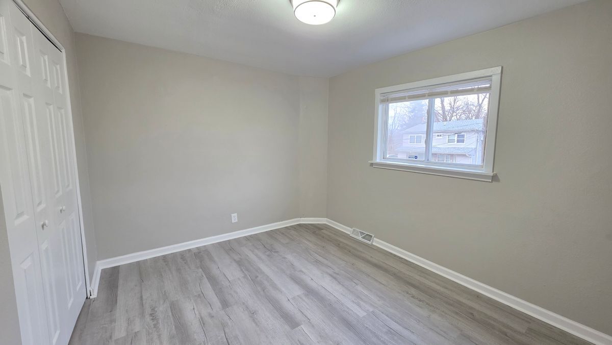 Building Photo - 33507 Berville Ct
