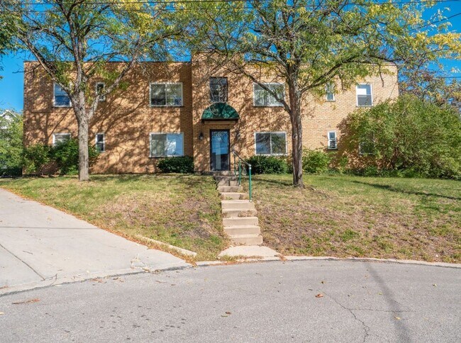 Primary Photo - 412 Volkert Pl