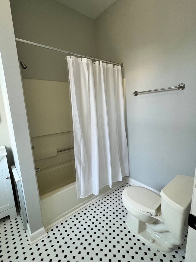 Primary Photo - 132 Jay St