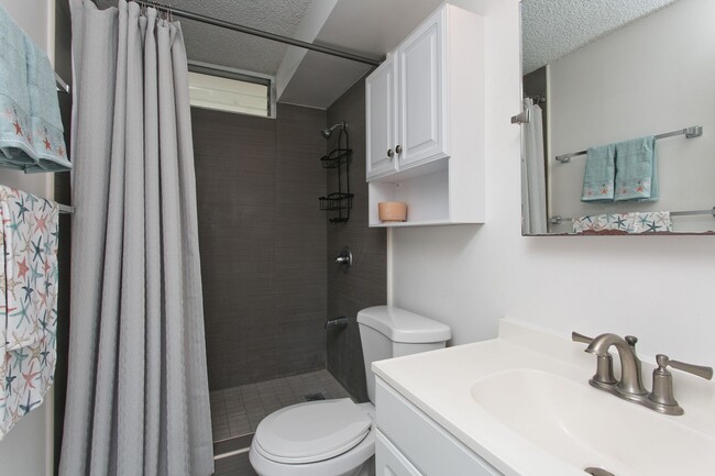 Building Photo - Move-in ready fully furnished beautiful 1 ...