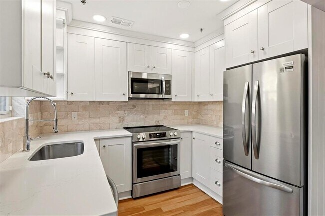 Building Photo - 245 Winding River Dr