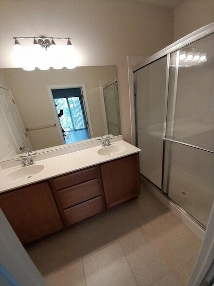 Building Photo - 3242 S Caroline Dr