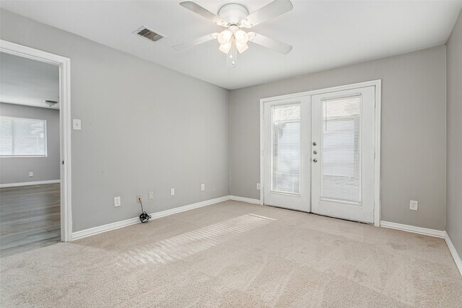 Building Photo - 4931 Junius St