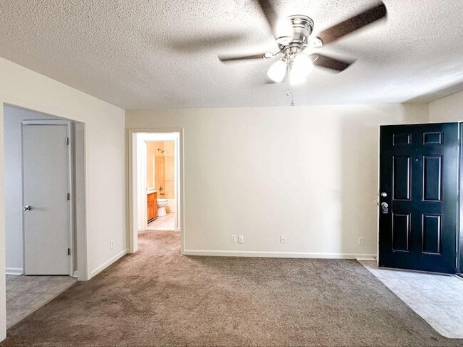 Building Photo - 470 Martha Ln