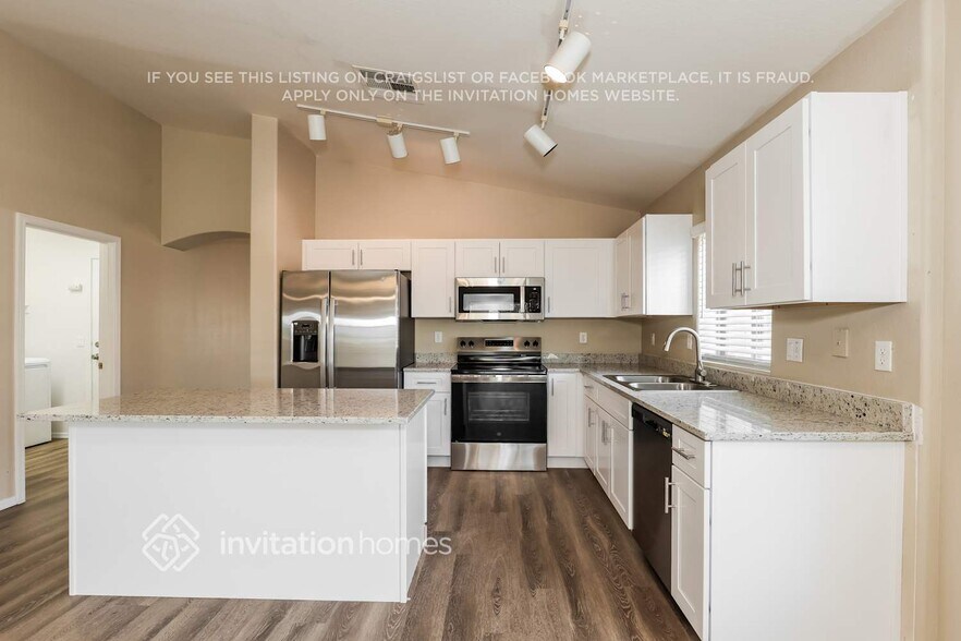 Building Photo - 18443 W Mission Ln