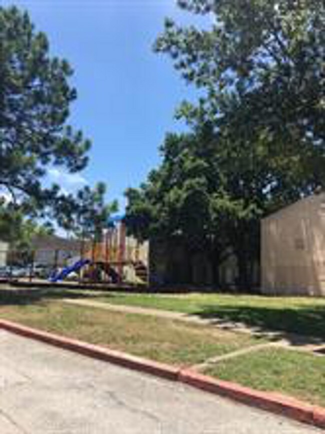 Building Photo - second floor unit - 3 bed, 2 bath condo for $1350 month