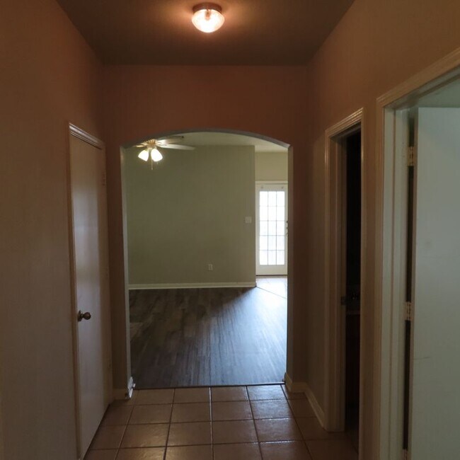 Building Photo - 4107 McFarland Dr