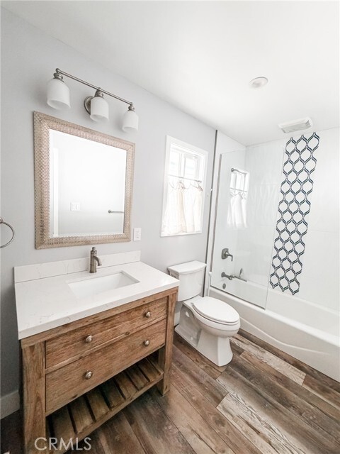 Building Photo - 650 Juanita St