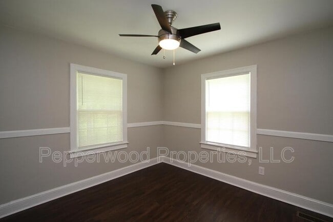 Building Photo - 228 S Hampton Dr