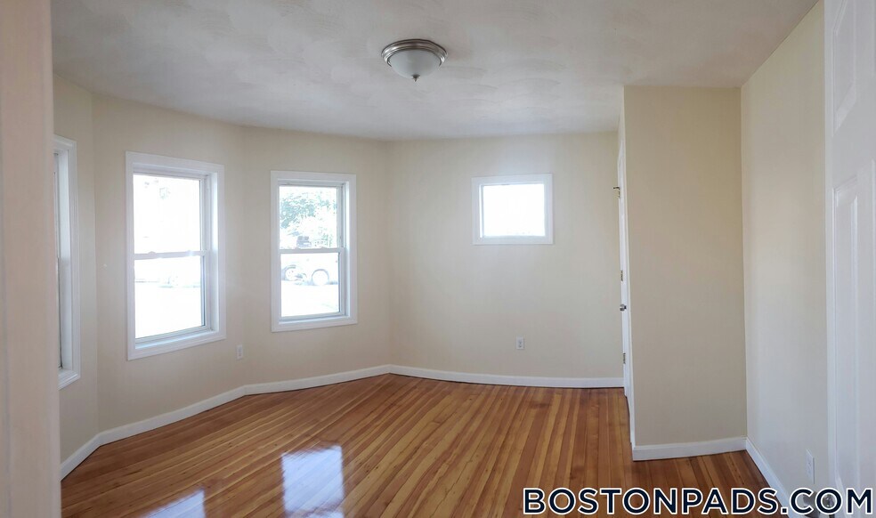 Building Photo - 1096 N Shore Rd