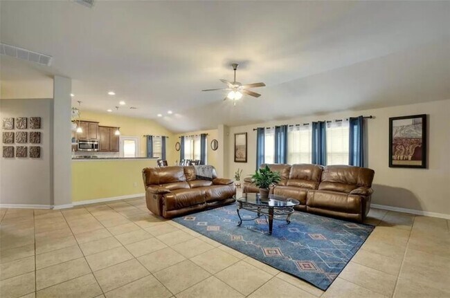 Building Photo - 372 Still Hollow Creek