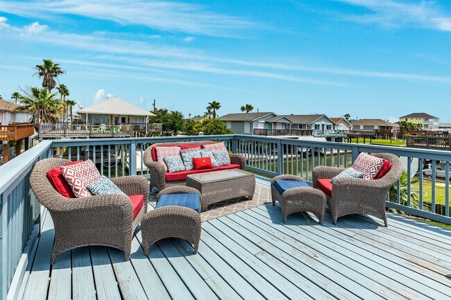 Building Photo - 16614 Bermuda Way