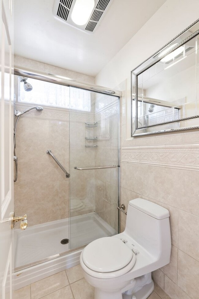 Building Photo - Charming Single-Family Home in a Desirable...