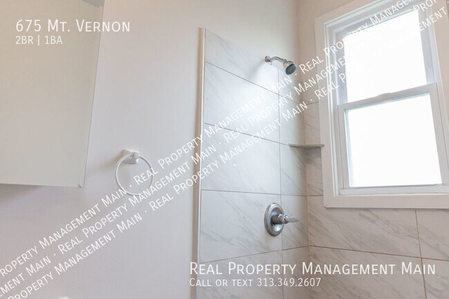 Building Photo - Second Floor 2 Bed 1 Bath