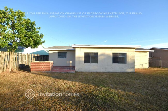 Building Photo - 11450 NW 35th Pl