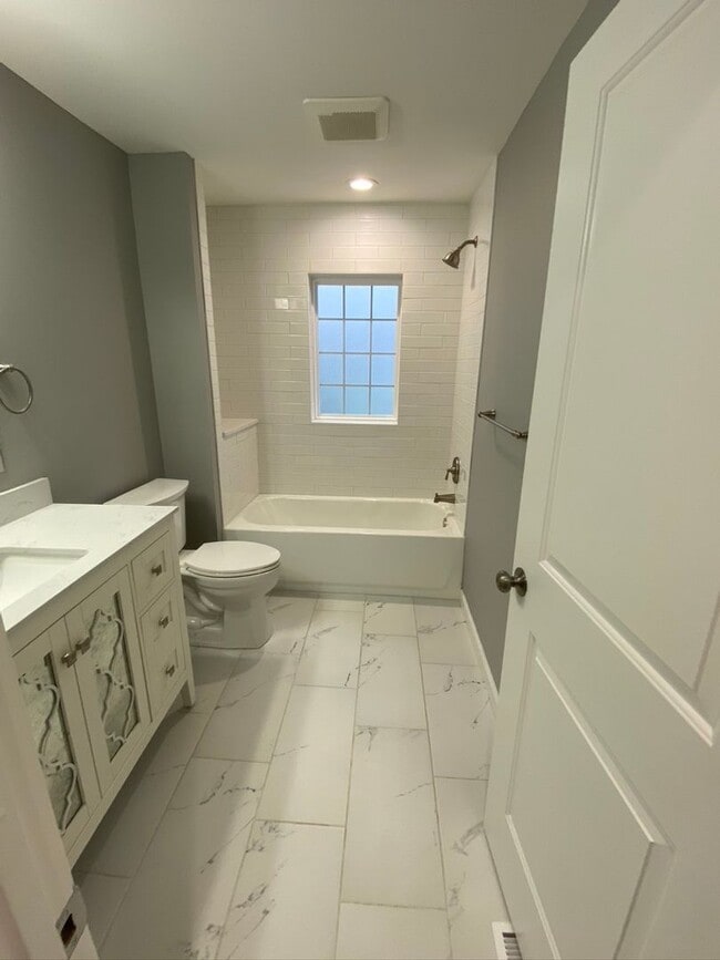 Building Photo - Awesome 3 bedroom 1.5 Bath Home in Emmaus