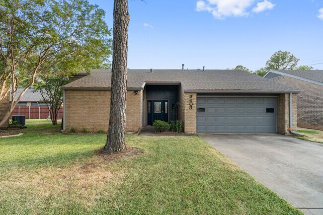 Building Photo - Captivating 3-Bedroom Escape with Private Deck & HOA Pool Access in Grand Prairie!