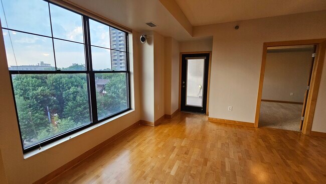 Building Photo - 317 Groveland Ave