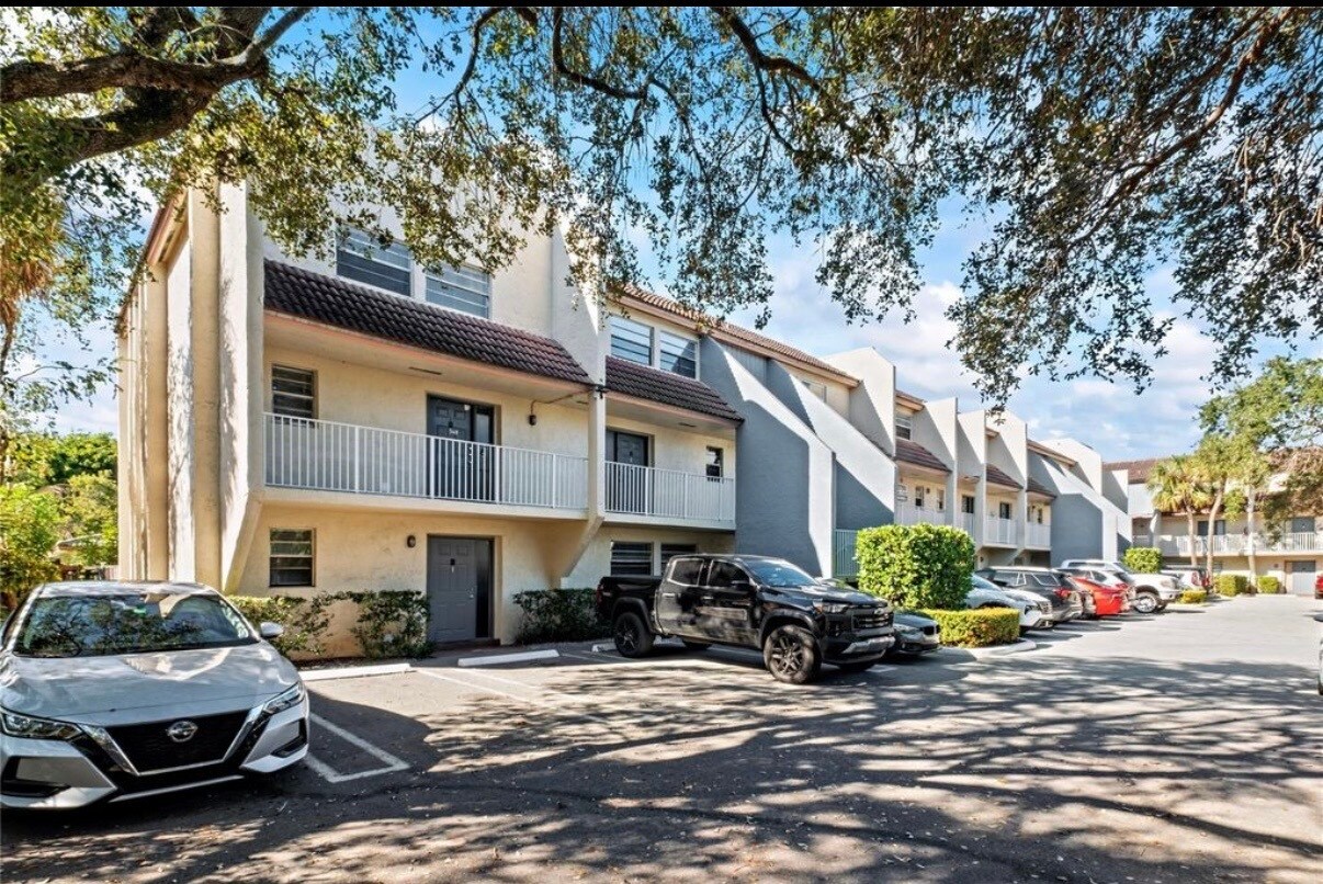 Building Photo - 3750 NW 115th Way