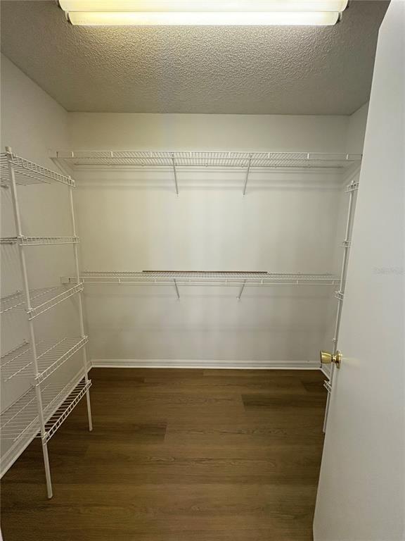 Building Photo - 28 Oak Run