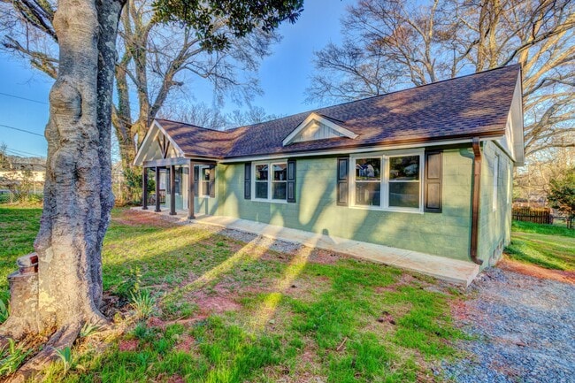 Building Photo - 824 2nd St