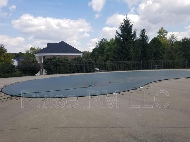 Building Photo - 1389 Meadowrun Ln