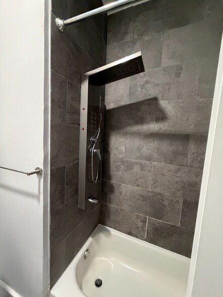 Building Photo - 6102 McCallum St