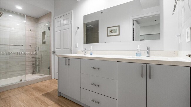 Building Photo - 3245 NE 184th St