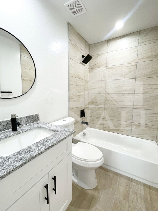 Building Photo - 733 S 96th Pl