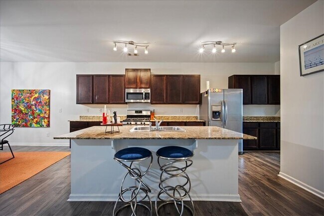 Building Photo - 108 Aviary Ln