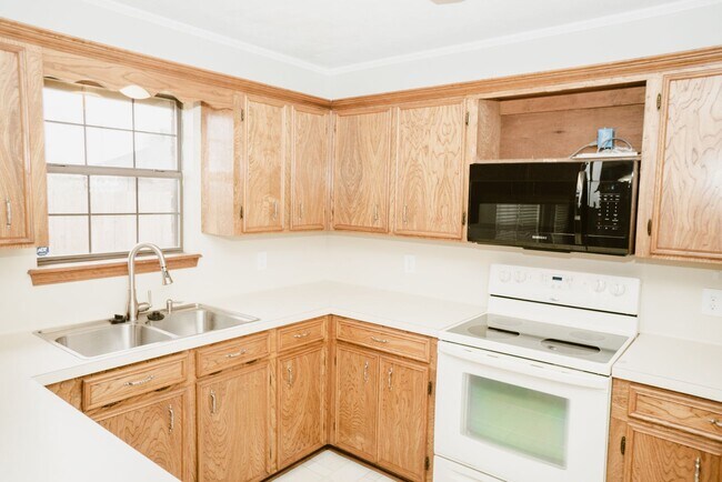 Building Photo - 6313 W Oxbow Cir