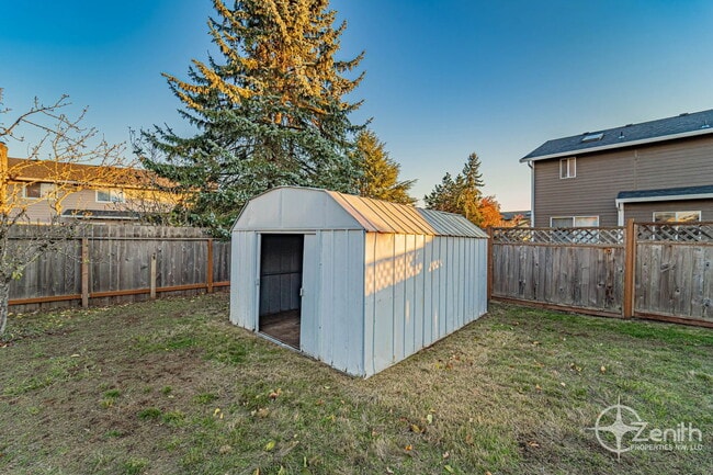Building Photo - 1401 SE Park Crest Ave