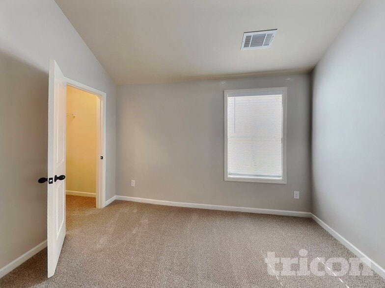 Building Photo - 1124 Hartwell Rd