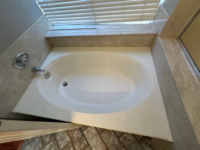 Building Photo - No Deposit