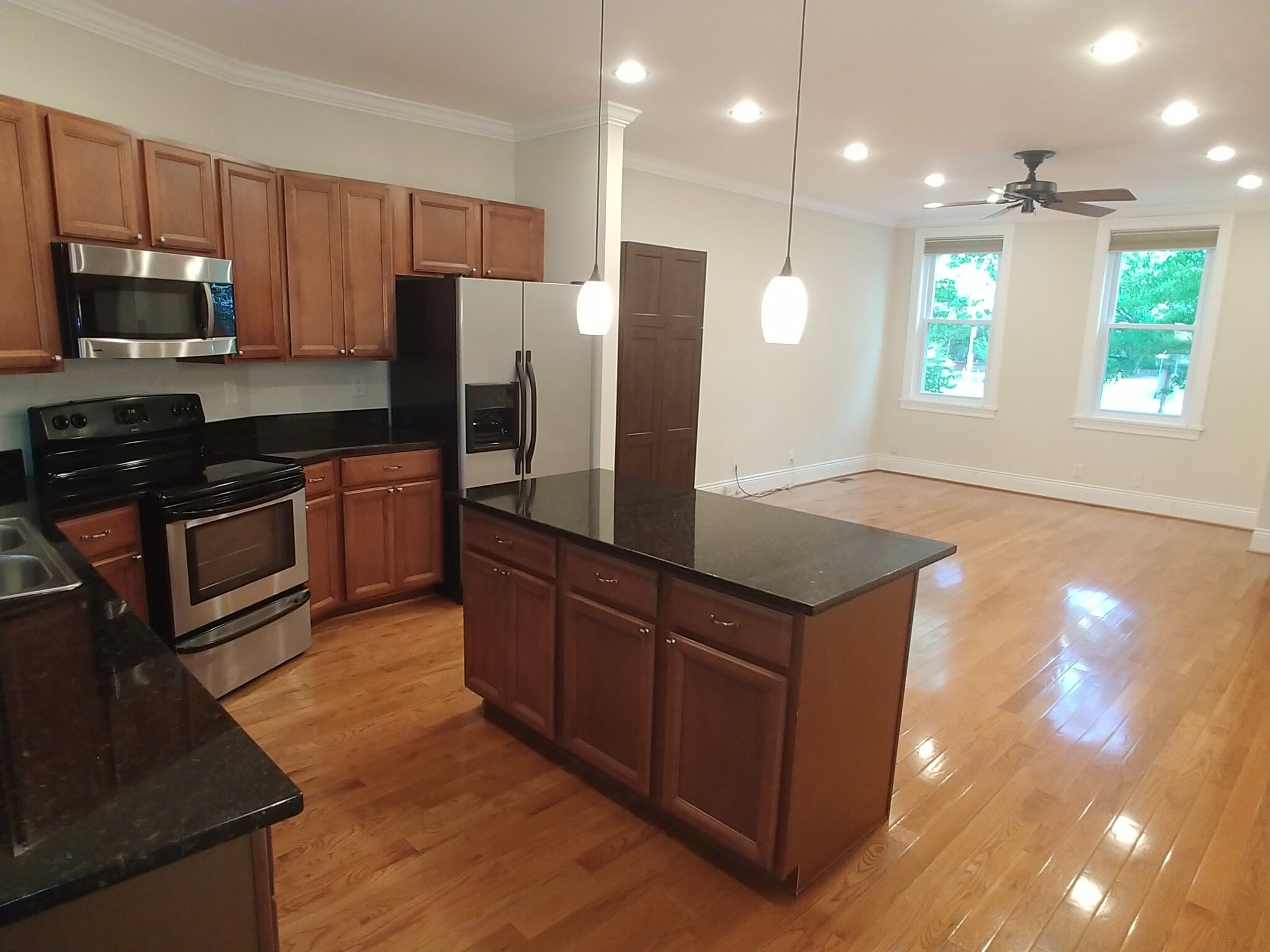 Building Photo - 1354 Pennsylvania Ave SE