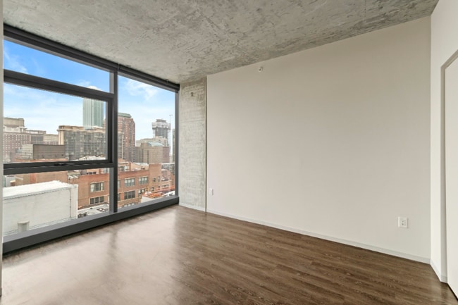 Building Photo - 701 S Clark St