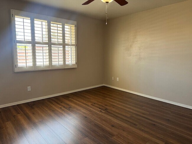 Building Photo - Spacious 3 bedroom, 2 bathroom home with 1,635 square feet in a convenient Central Phoenix locati...