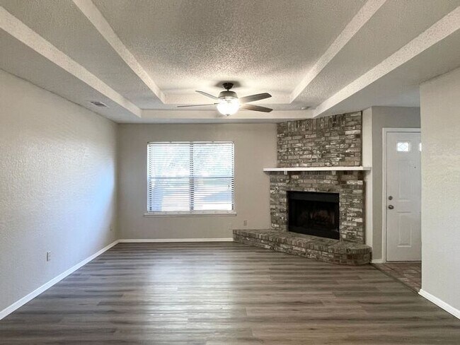 Building Photo - Available Now- 3/2 1 car garage 1 block fr...