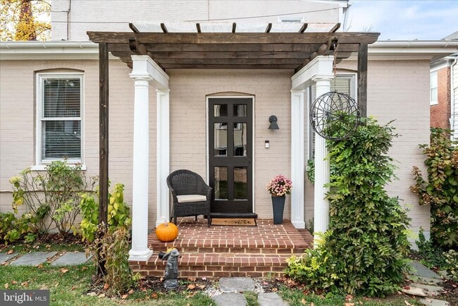 Building Photo - 6 E Cecil St