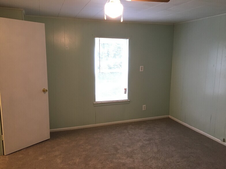 Building Photo - 1120 5th Avenue