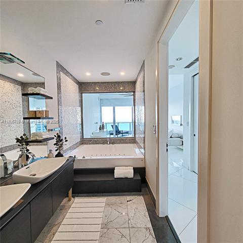 Building Photo - 200 Biscayne Boulevard Way