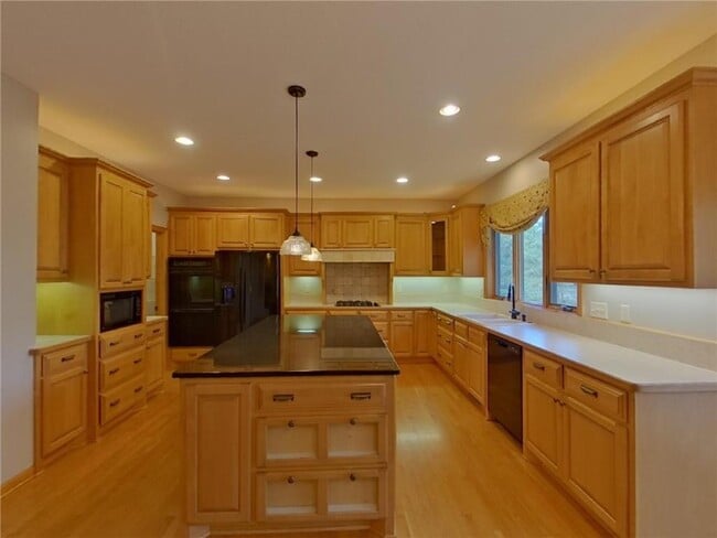 Building Photo - 1202 Adrian Dr