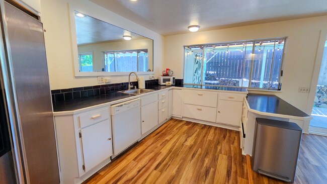 Building Photo - 76-6173-6173 Lehua Rd