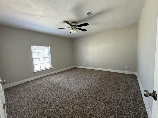 Building Photo - 8708 Lanewood Dr