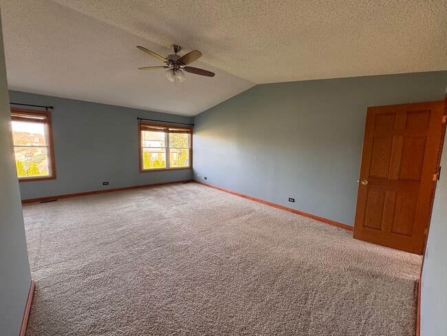 Building Photo - 1661 Estate Cir